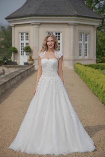 Amera Vera Kollektion 2020 Ivory Brautkleid Abelone B2032 2 Bei Avorio Vestito BrideStore And More Brautmode In Berlin Eiche