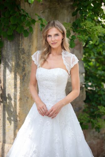 Amera Vera Kollektion 2020 Ivory Brautkleid Adaline B2027 3 Bei Avorio Vestito BrideStore And More Brautmode In Berlin Eiche