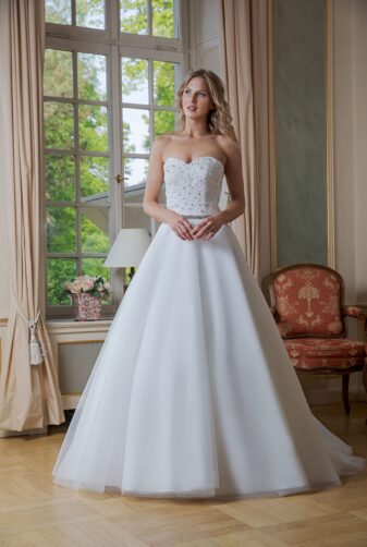 Amera Vera Kollektion 2020 Ivory Brautkleid Adelisa B2024 4 Bei Avorio Vestito BrideStore And More Brautmode In Berlin Eiche