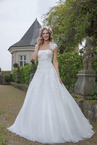 Amera Vera Kollektion 2020 Ivory Brautkleid Alamanda B2028 2 Bei Avorio Vestito BrideStore And More Brautmode In Berlin Eiche