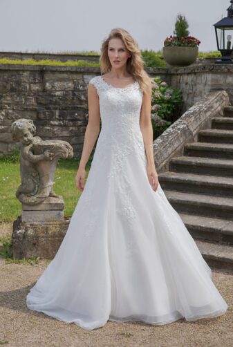 Amera Vera Kollektion 2020 Ivory Brautkleid Alamea B2026 3 Bei Avorio Vestito BrideStore And More Brautmode In Berlin Eiche