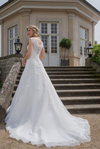 Amera Vera Kollektion 2020 Ivory Brautkleid Alamea B2026 5 Bei Avorio Vestito BrideStore And More Brautmode In Berlin Eiche