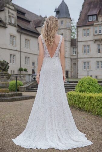 Amera Vera Kollektion 2020 Ivory Brautkleid Almedina B2045 4 Bei Avorio Vestito BrideStore And More Brautmode In Berlin Eiche