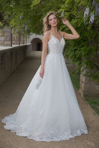 Amera Vera Kollektion 2020 Ivory Brautkleid Almonda B2013 2 Bei Avorio Vestito BrideStore And More Brautmode In Berlin Eiche