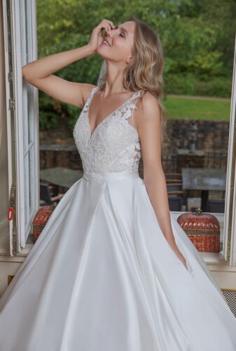 Amera Vera Kollektion 2020 Ivory Brautkleid Anniara B2019 4 Bei Avorio Vestito BrideStore And More Brautmode In Berlin Eiche