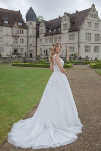 Amera Vera Kollektion 2020 Ivory Brautkleid Aquarina B2029 4 Bei Avorio Vestito BrideStore And More Brautmode In Berlin Eiche