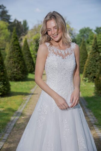 Amera Vera Kollektion 2020 Ivory Brautkleid Arietta B2035 3 Bei Avorio Vestito BrideStore And More Brautmode In Berlin Eiche