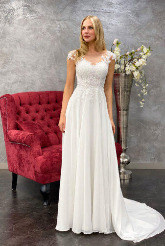 Amera Vera 2021 Brautkleid B2114 2 bei Avorio Vestito BrideStore and more Brautmode in Berlin