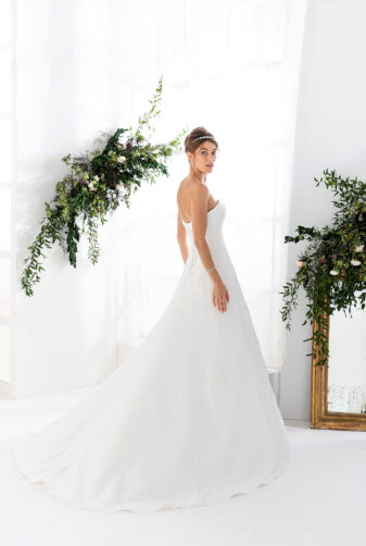 EGLANTINE CREATIONS 2021 Brautkleid EGC21 VOLCAN 1264 Brautmode in Berlin Avorio Vestito BrideStore and more
